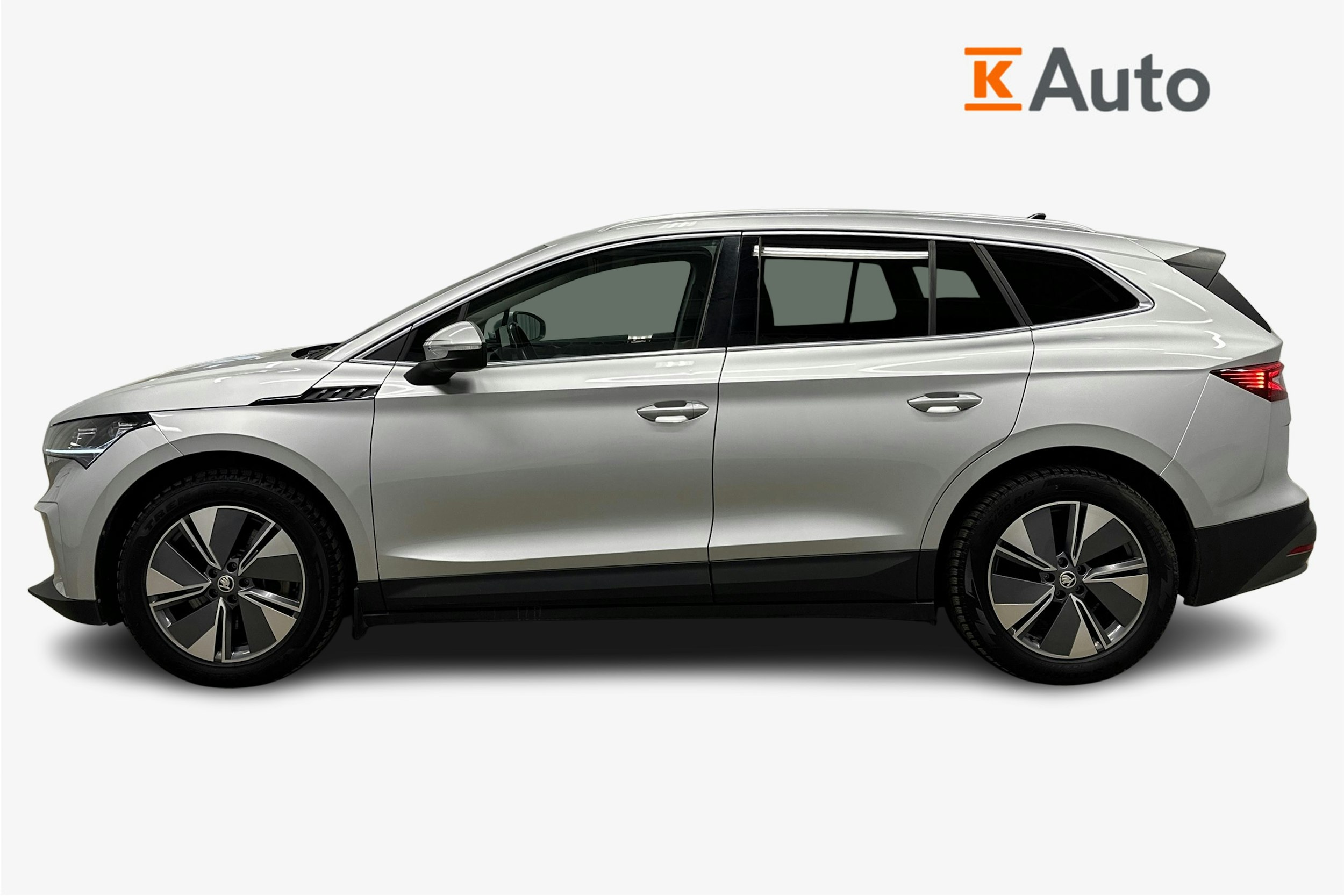 harmaa Skoda Enyaq 2022 kuva 6.
