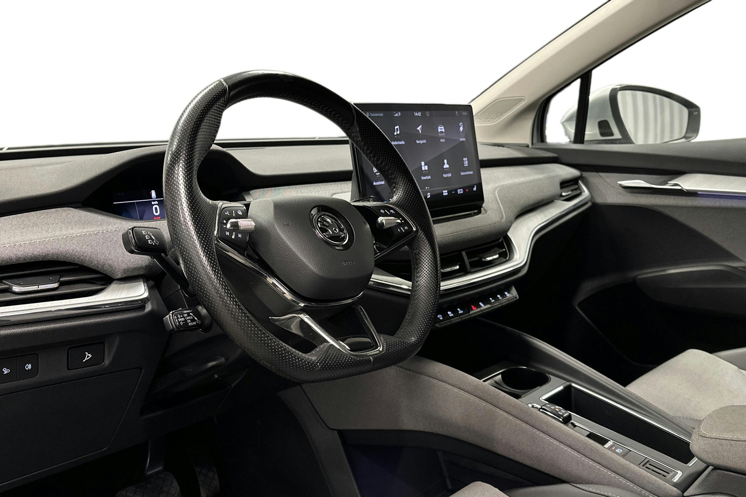 harmaa Skoda Enyaq 2022 kuva 7.
