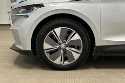 harmaa Skoda Enyaq 2022 kuva 11.