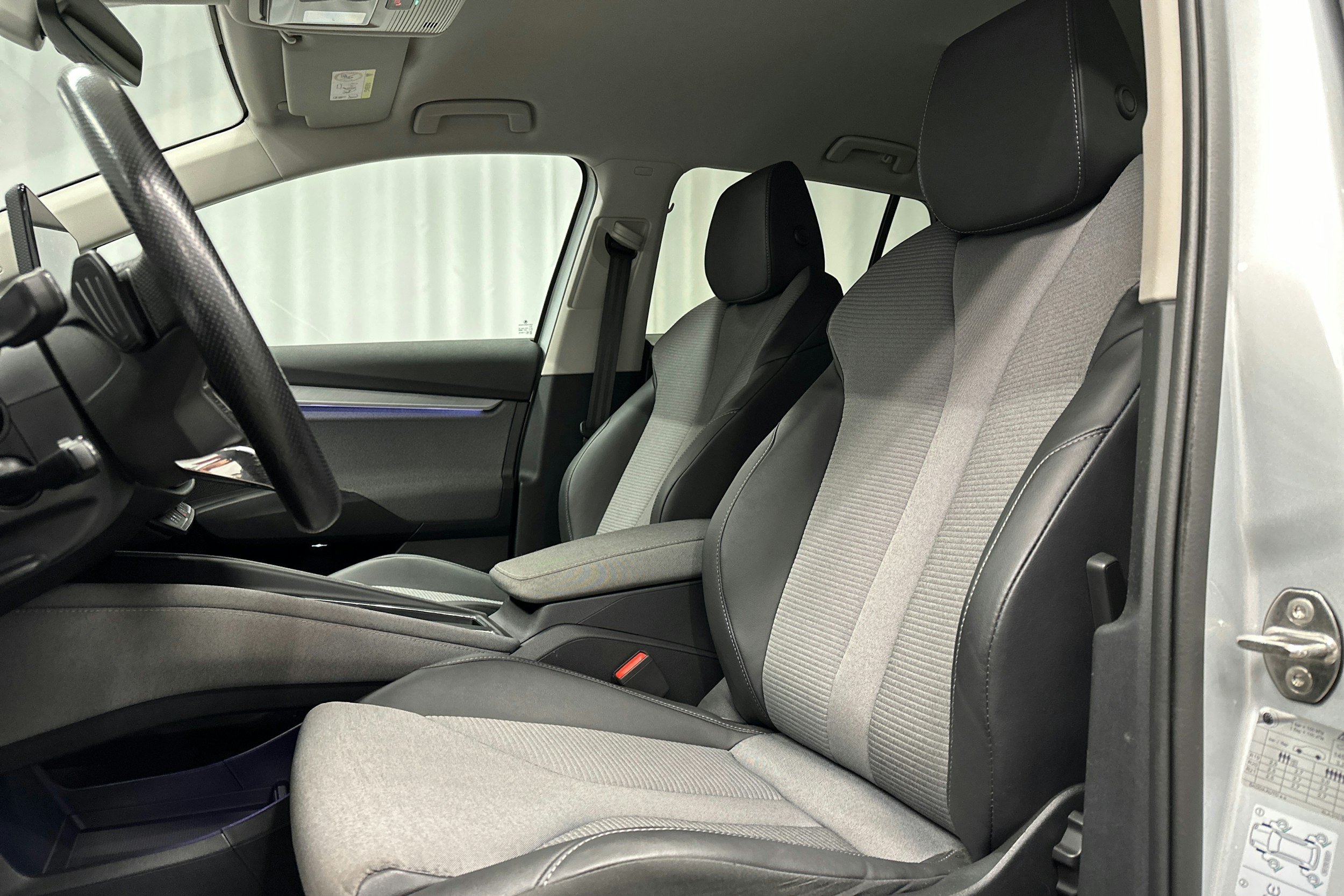 harmaa Skoda Enyaq 2022 kuva 17.