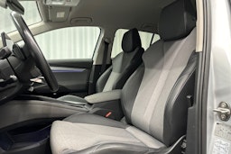 harmaa Skoda Enyaq 2022 kuva 17.