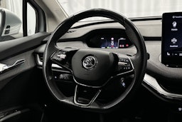 harmaa Skoda Enyaq 2022 kuva 18.