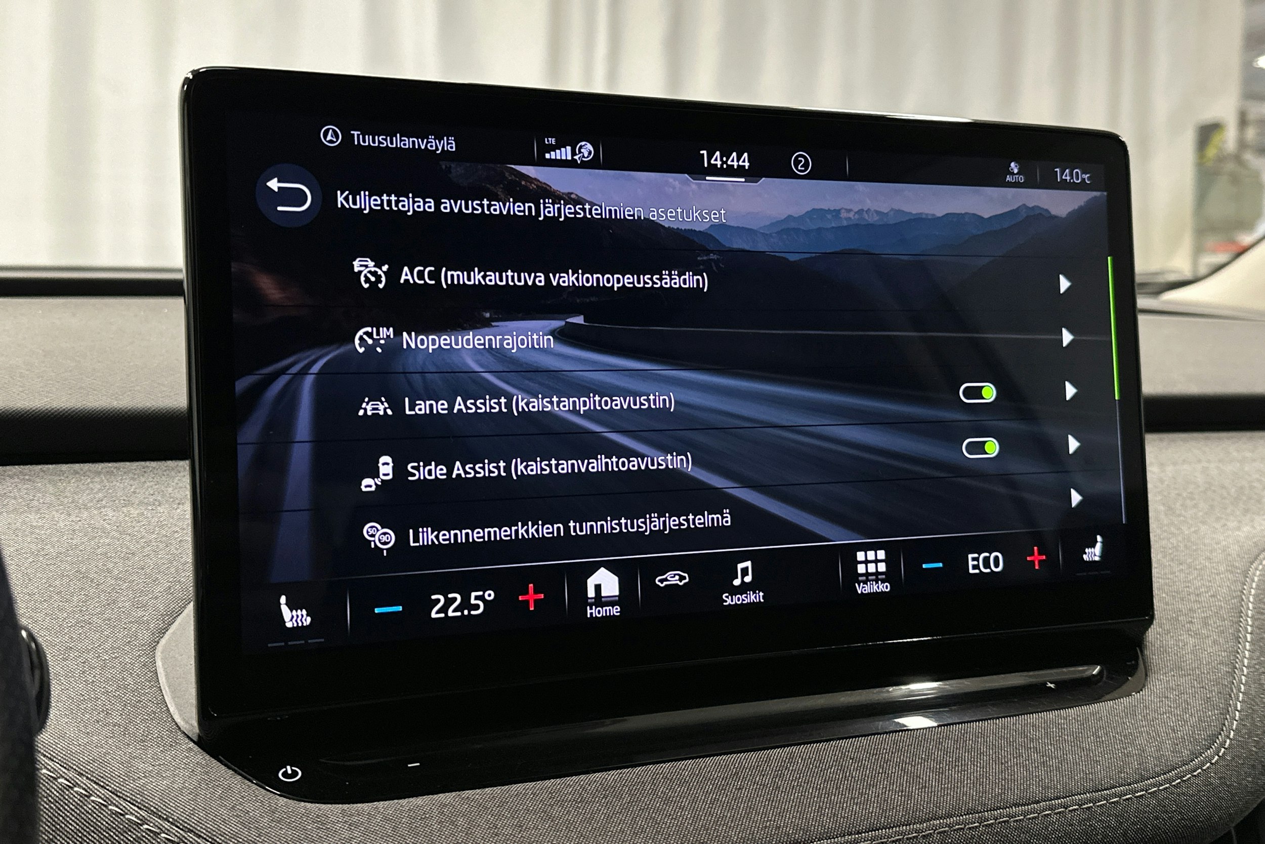 harmaa Skoda Enyaq 2022 kuva 26.