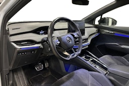 valkoinen Skoda Enyaq 2022 kuva 3.