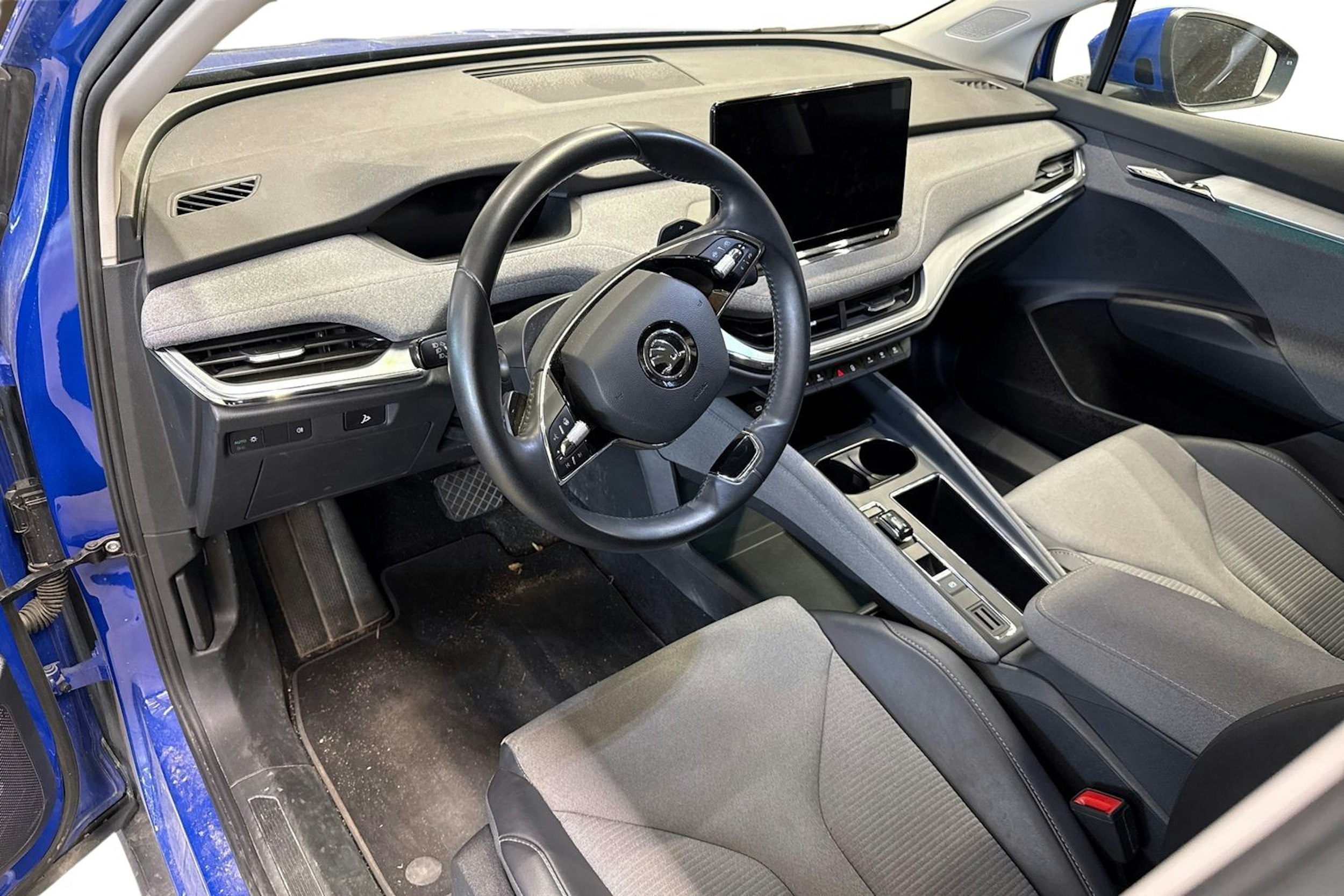 sininen Skoda Enyaq 2022 kuva 3.