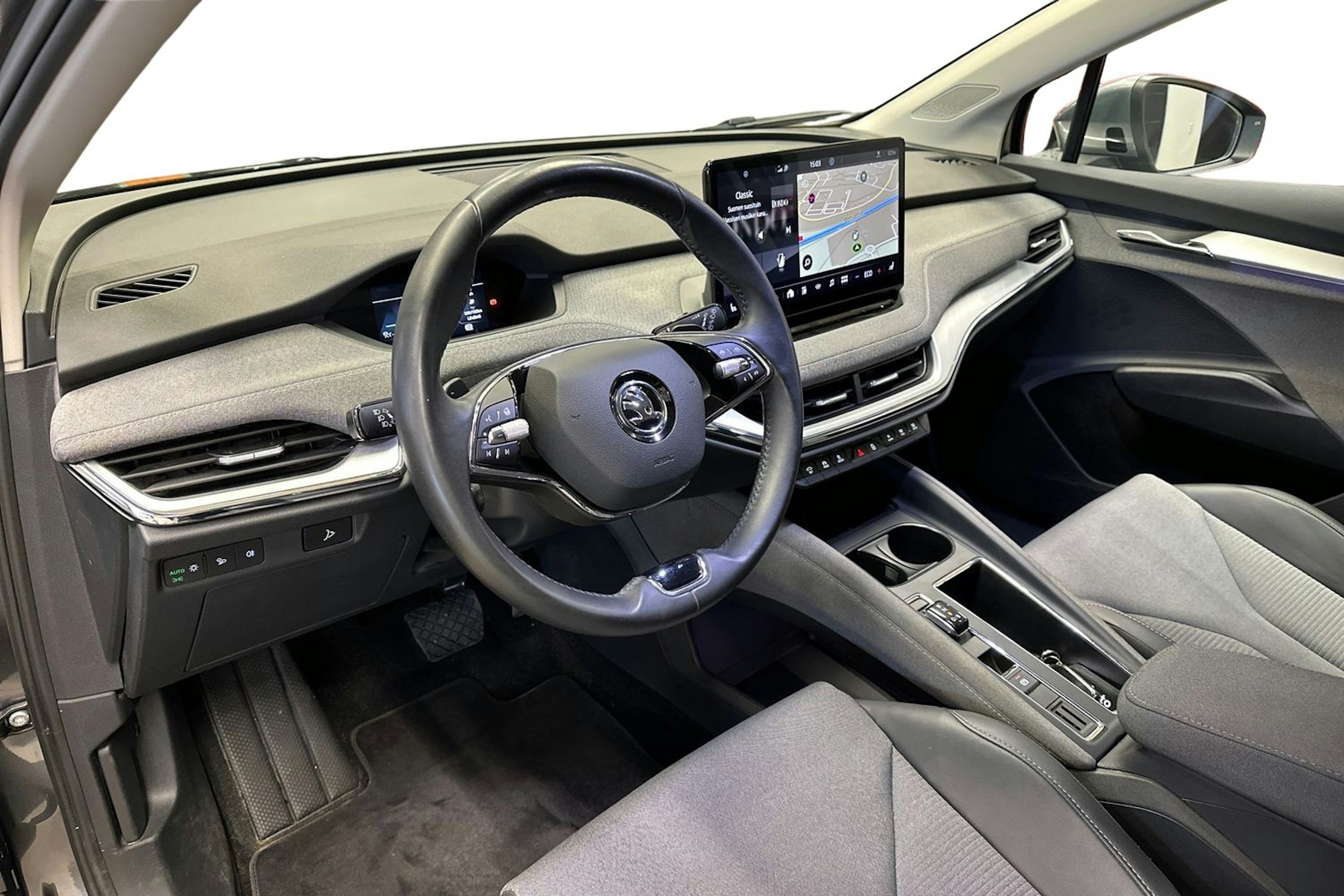 harmaa Skoda Enyaq 2022 kuva 7.