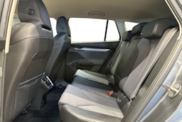 harmaa Skoda Enyaq 2022 kuva 10.