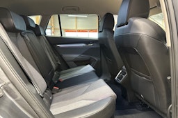 harmaa Skoda Enyaq 2022 kuva 14.