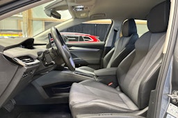 harmaa Skoda Enyaq 2022 kuva 15.