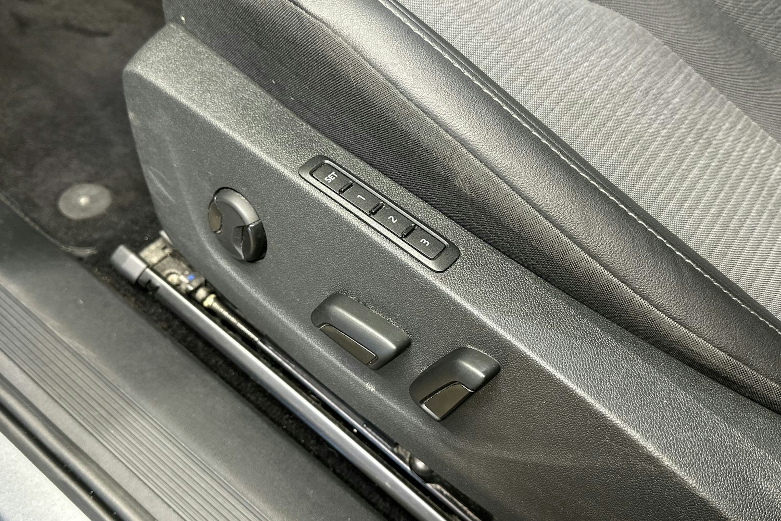 harmaa Skoda Enyaq 2022 kuva 16.