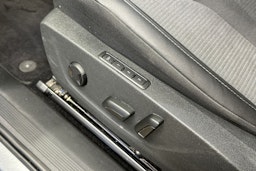 harmaa Skoda Enyaq 2022 kuva 16.