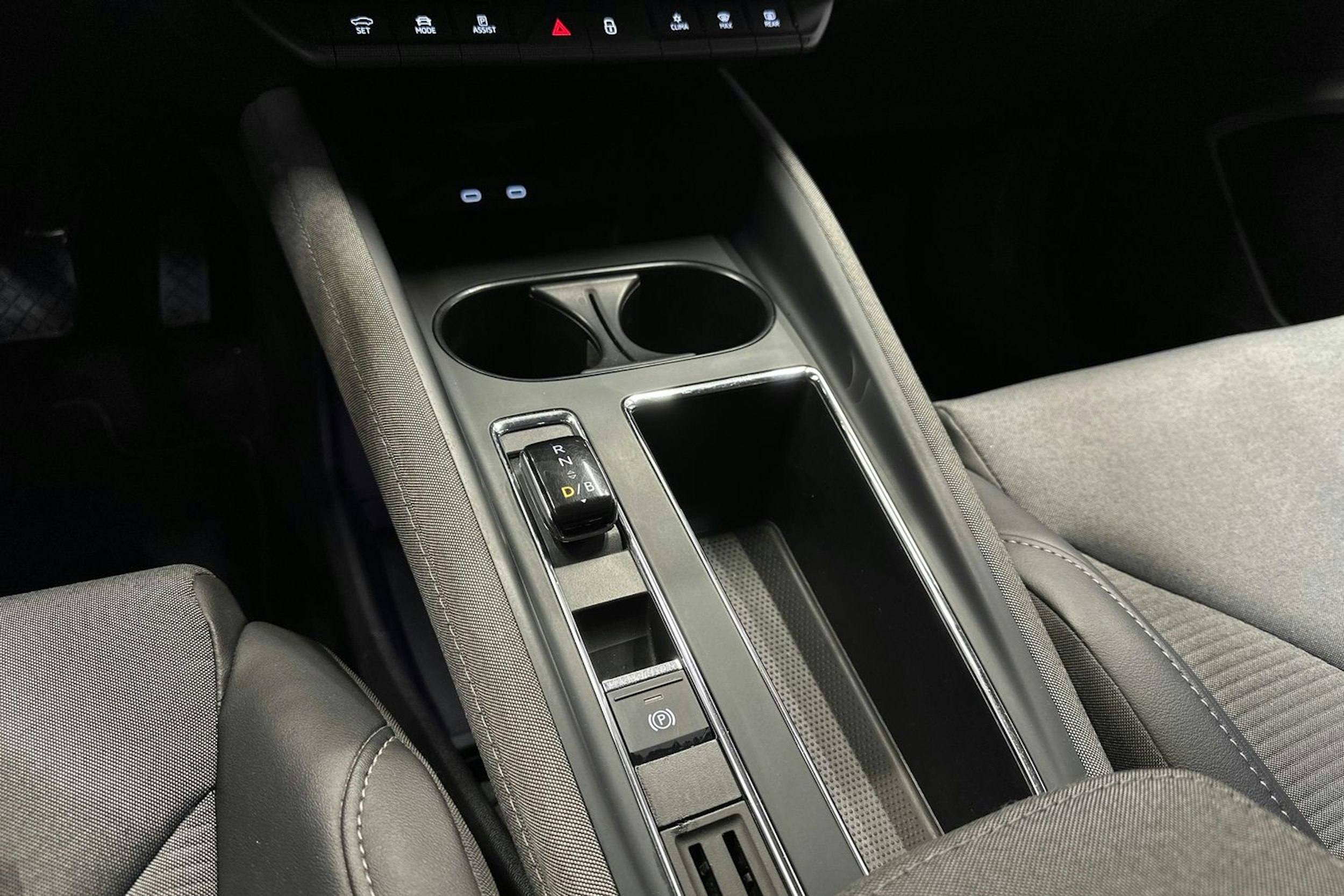 harmaa Skoda Enyaq 2022 kuva 24.