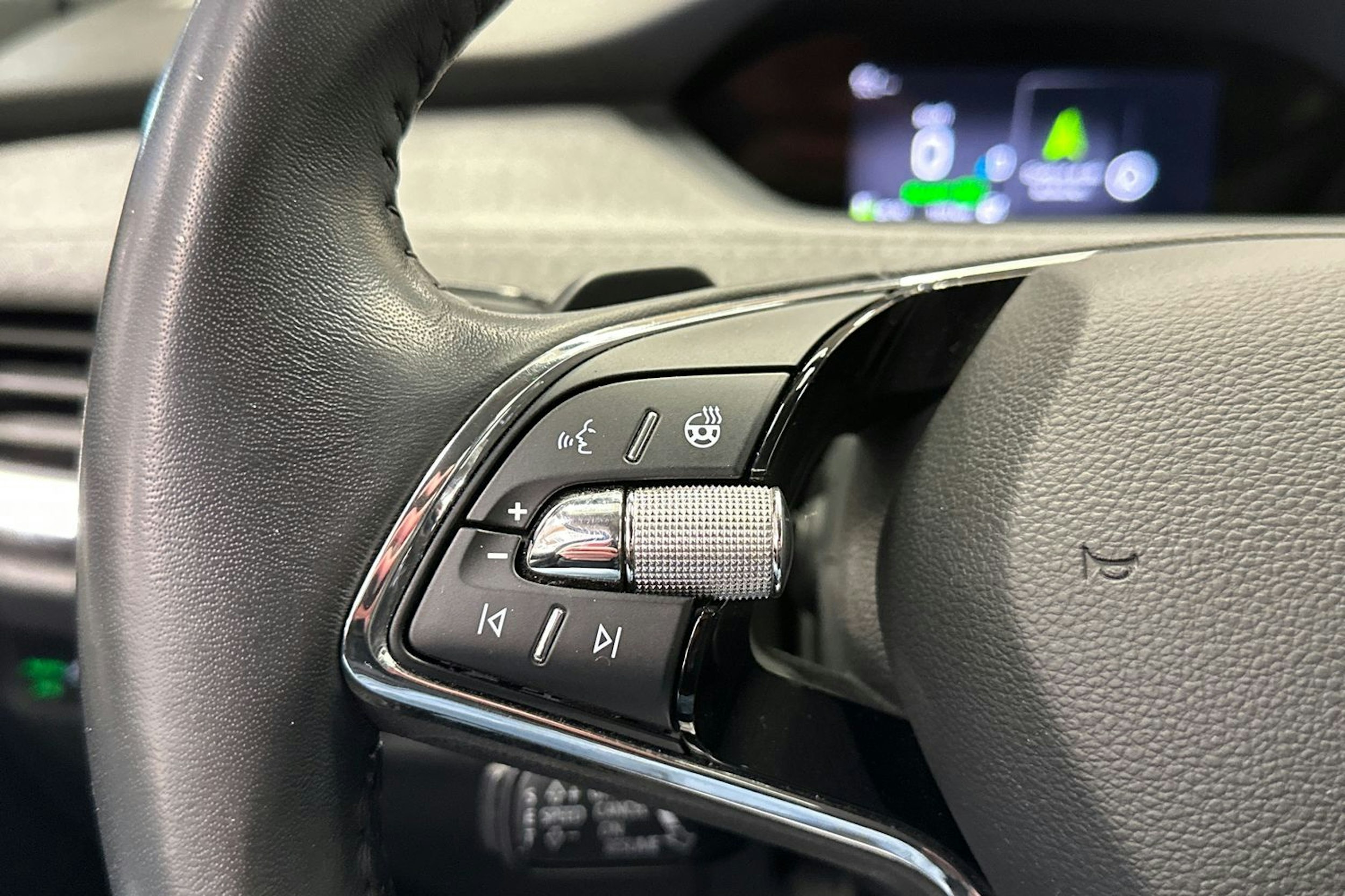 harmaa Skoda Enyaq 2022 kuva 28.