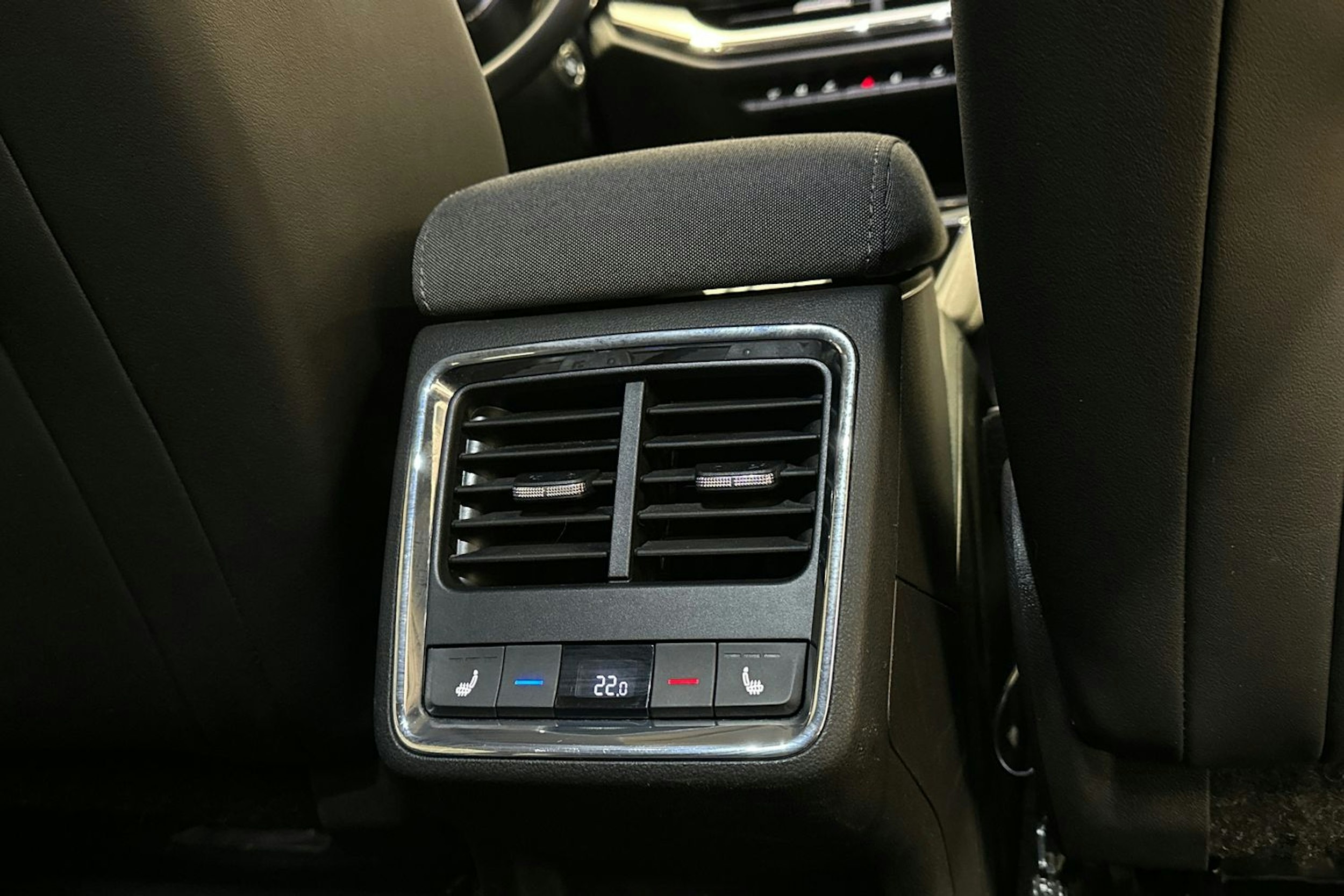 harmaa Skoda Enyaq 2022 kuva 32.