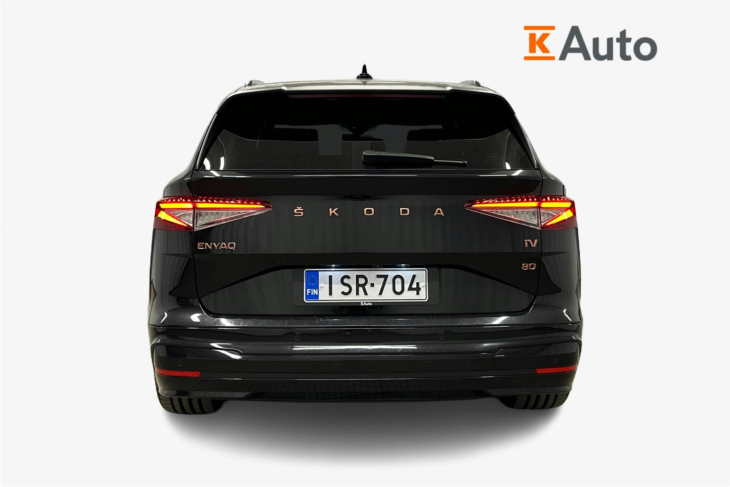 musta Skoda Enyaq 2022 kuva 3.