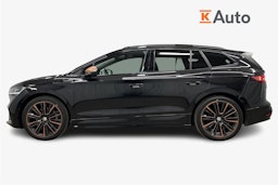 musta Skoda Enyaq 2022 kuva 5.