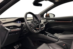 musta Skoda Enyaq 2022 kuva 6.