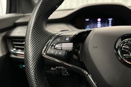 musta Skoda Enyaq 2022 kuva 11.