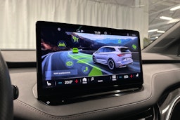 musta Skoda Enyaq 2022 kuva 17.