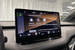 musta Skoda Enyaq 2022 kuva 18.