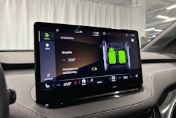 musta Skoda Enyaq 2022 kuva 19.