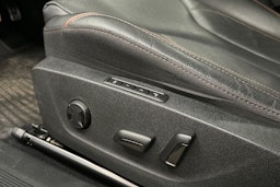 musta Skoda Enyaq 2022 kuva 24.