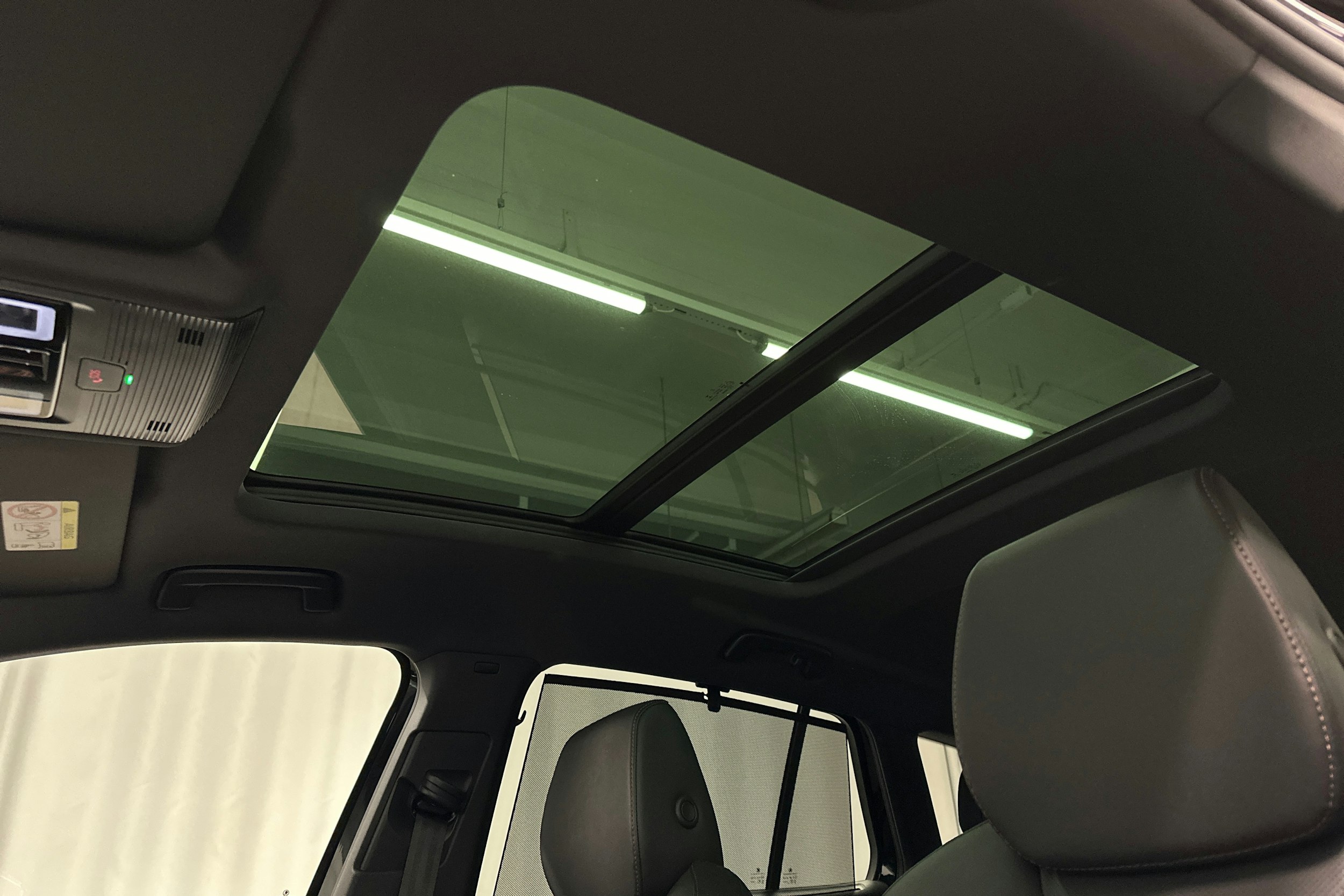 musta Skoda Enyaq 2022 kuva 26.