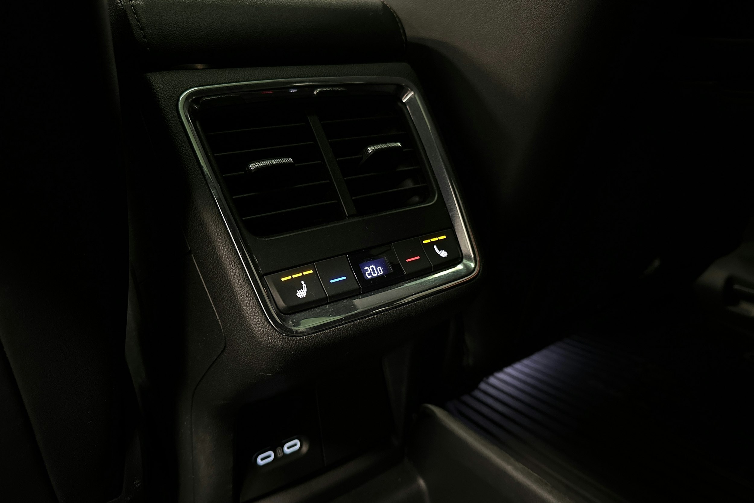 musta Skoda Enyaq 2022 kuva 27.