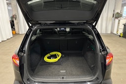 musta Skoda Enyaq 2022 kuva 28.