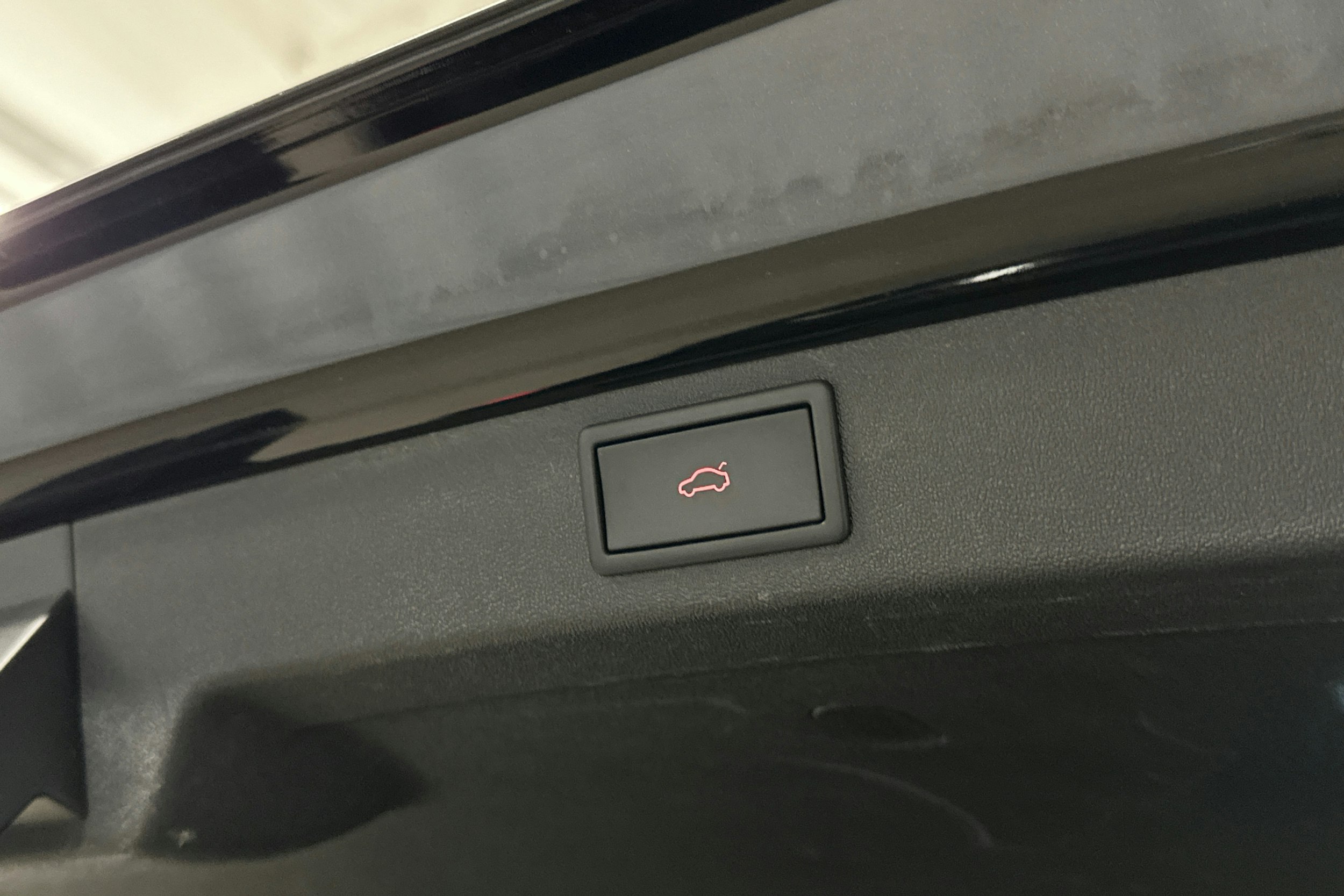 musta Skoda Enyaq 2022 kuva 29.