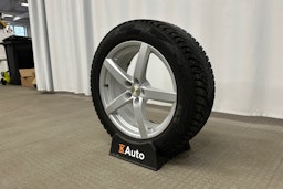 harmaa Skoda Enyaq 2022 kuva 13.