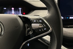 harmaa Skoda Enyaq 2022 kuva 15.