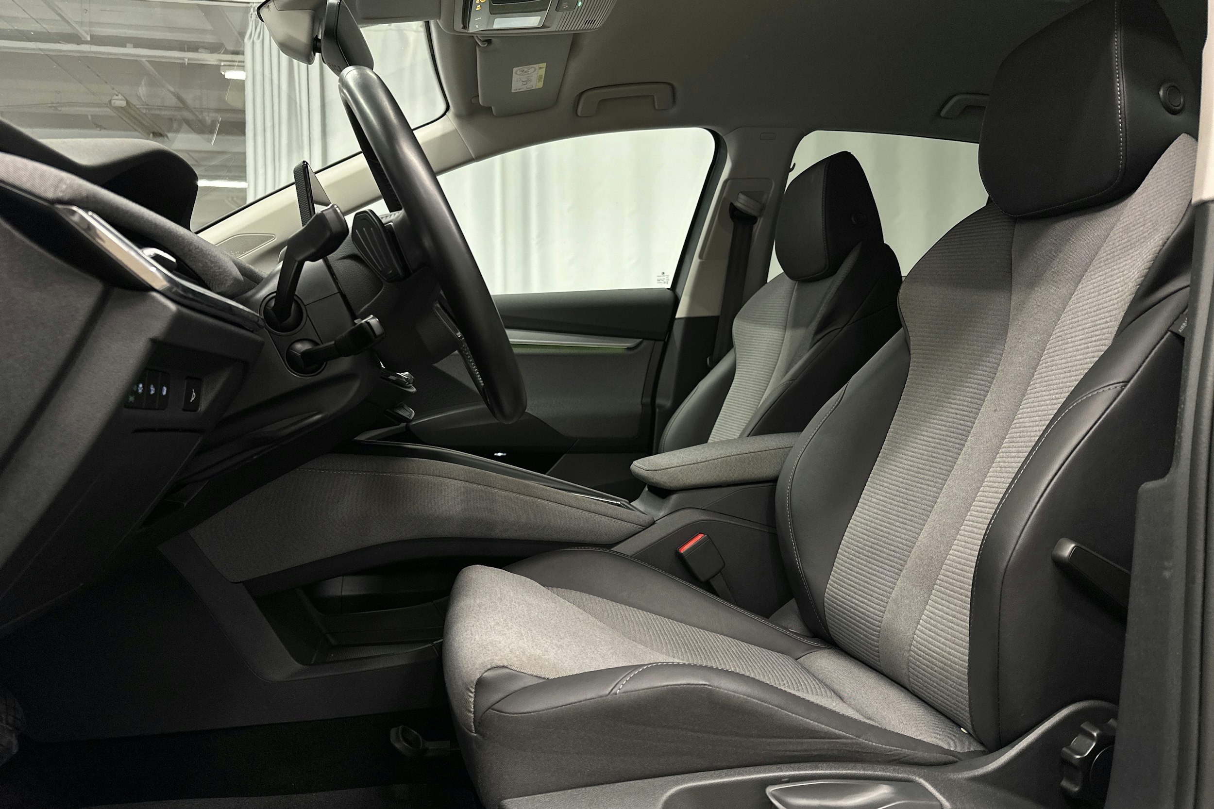 harmaa Skoda Enyaq 2022 kuva 23.