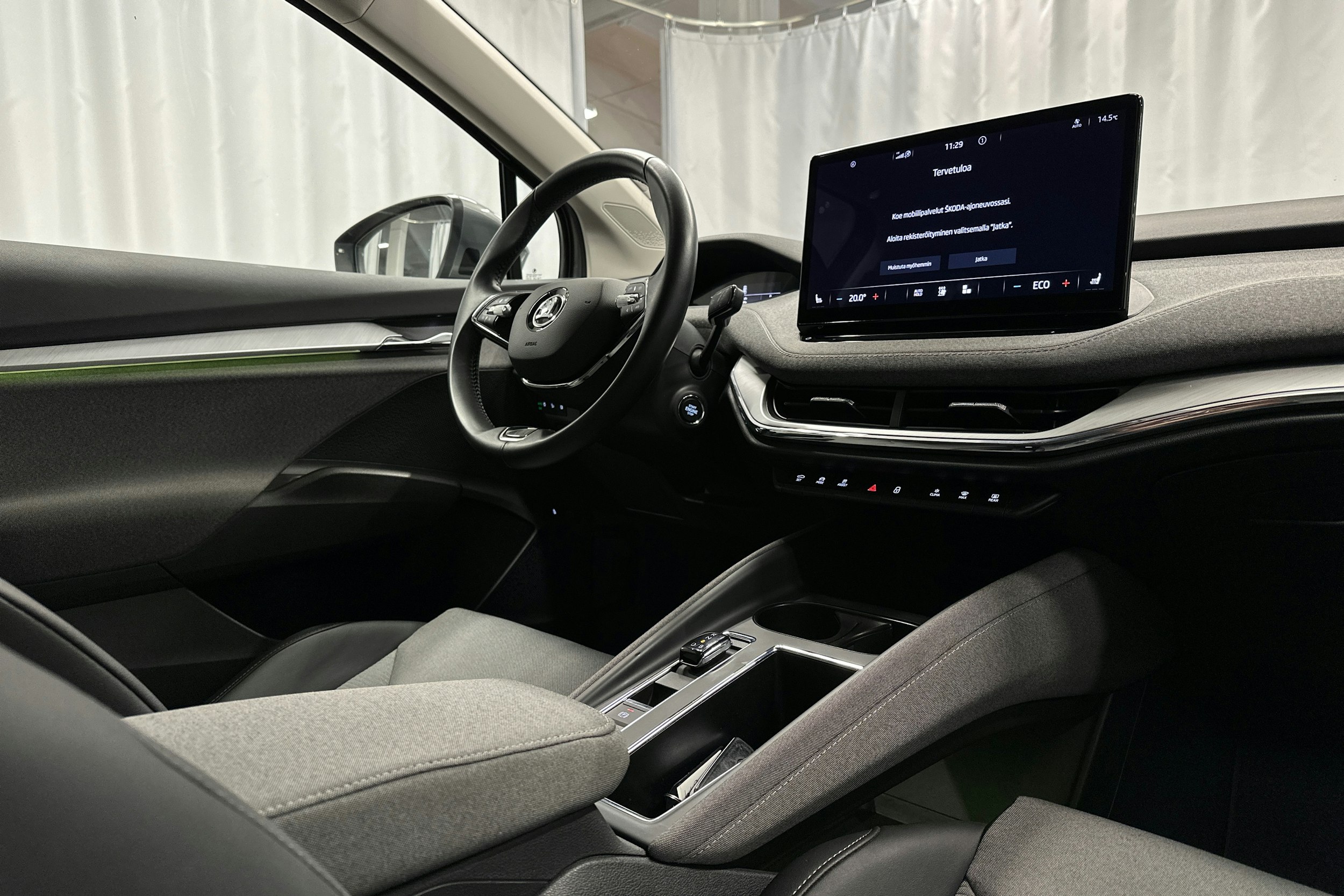 harmaa Skoda Enyaq 2022 kuva 27.