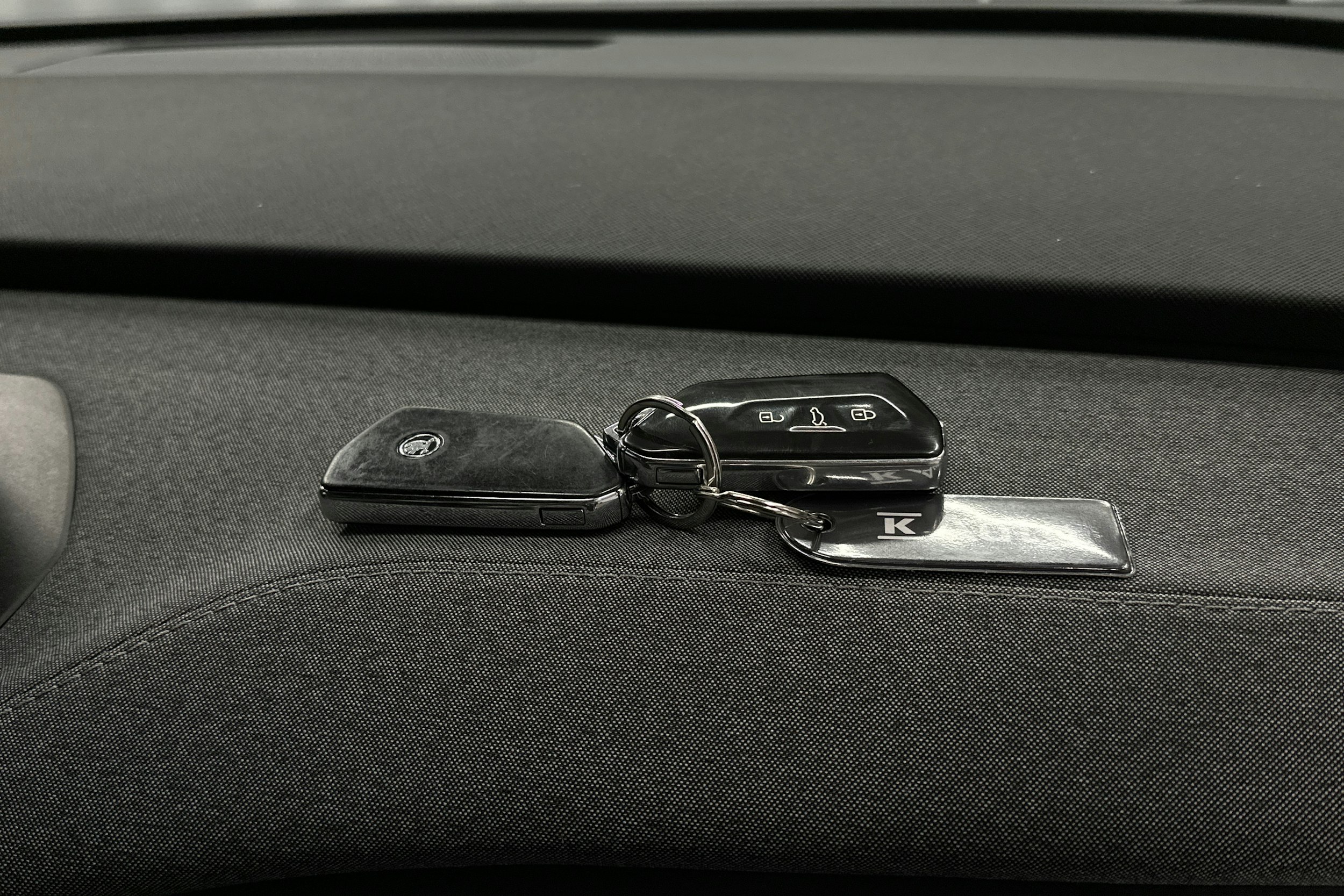 harmaa Skoda Enyaq 2022 kuva 28.