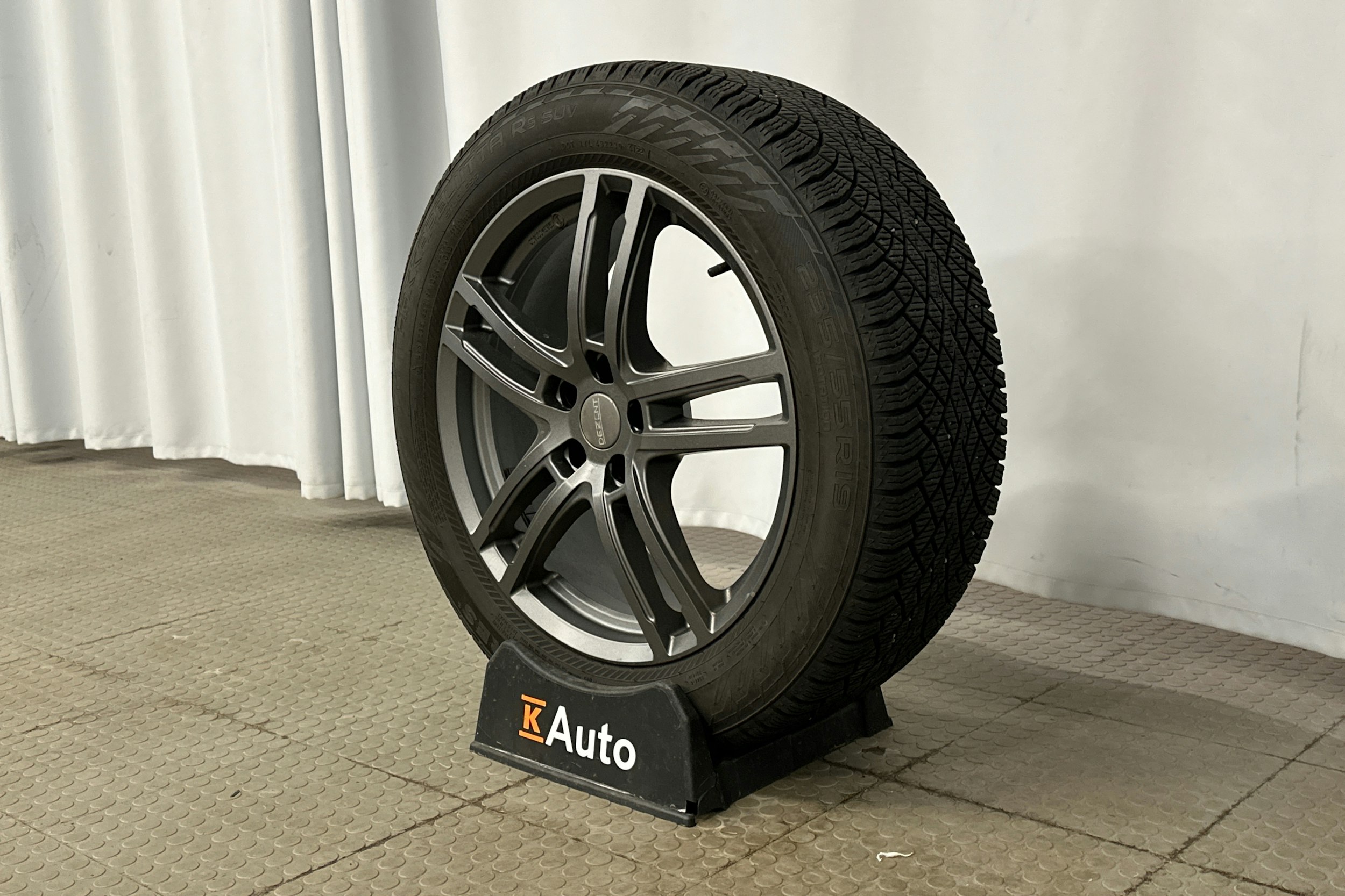 musta Skoda Enyaq 2022 kuva 13.