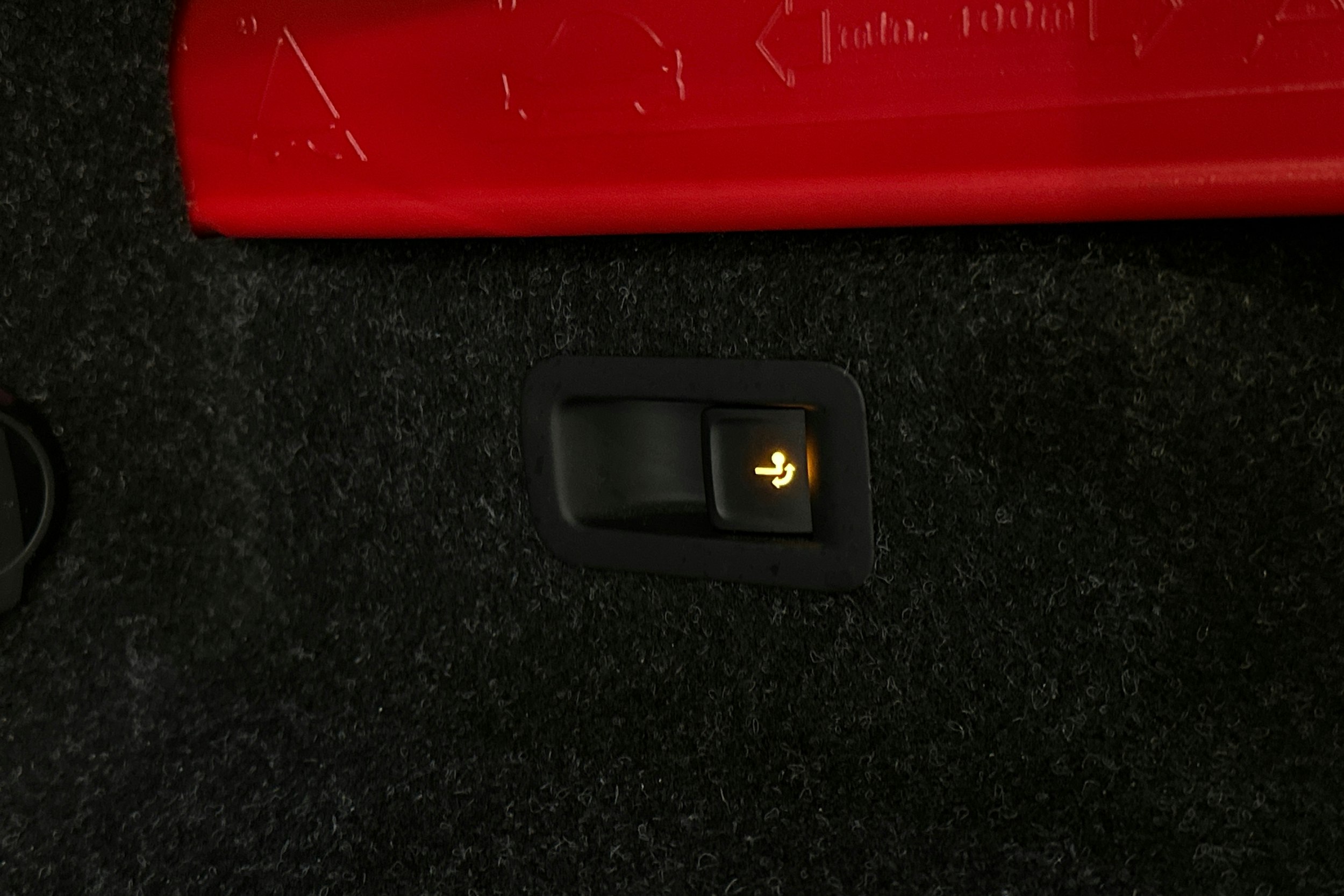 musta Skoda Enyaq 2022 kuva 16.