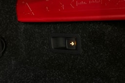 musta Skoda Enyaq 2022 kuva 16.