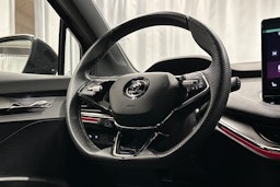 musta Skoda Enyaq 2022 kuva 20.