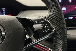 musta Skoda Enyaq 2022 kuva 22.