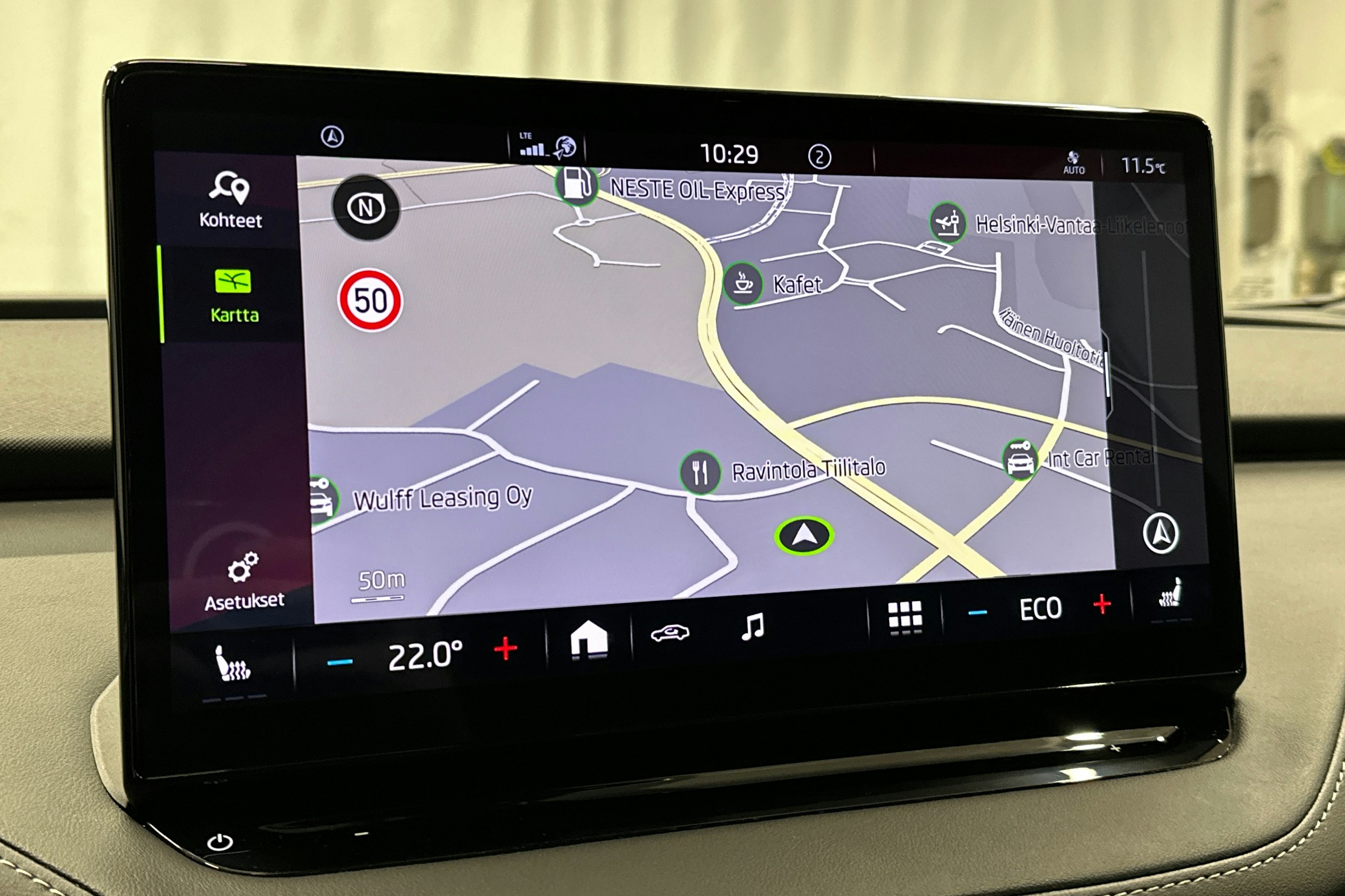 musta Skoda Enyaq 2022 kuva 23.