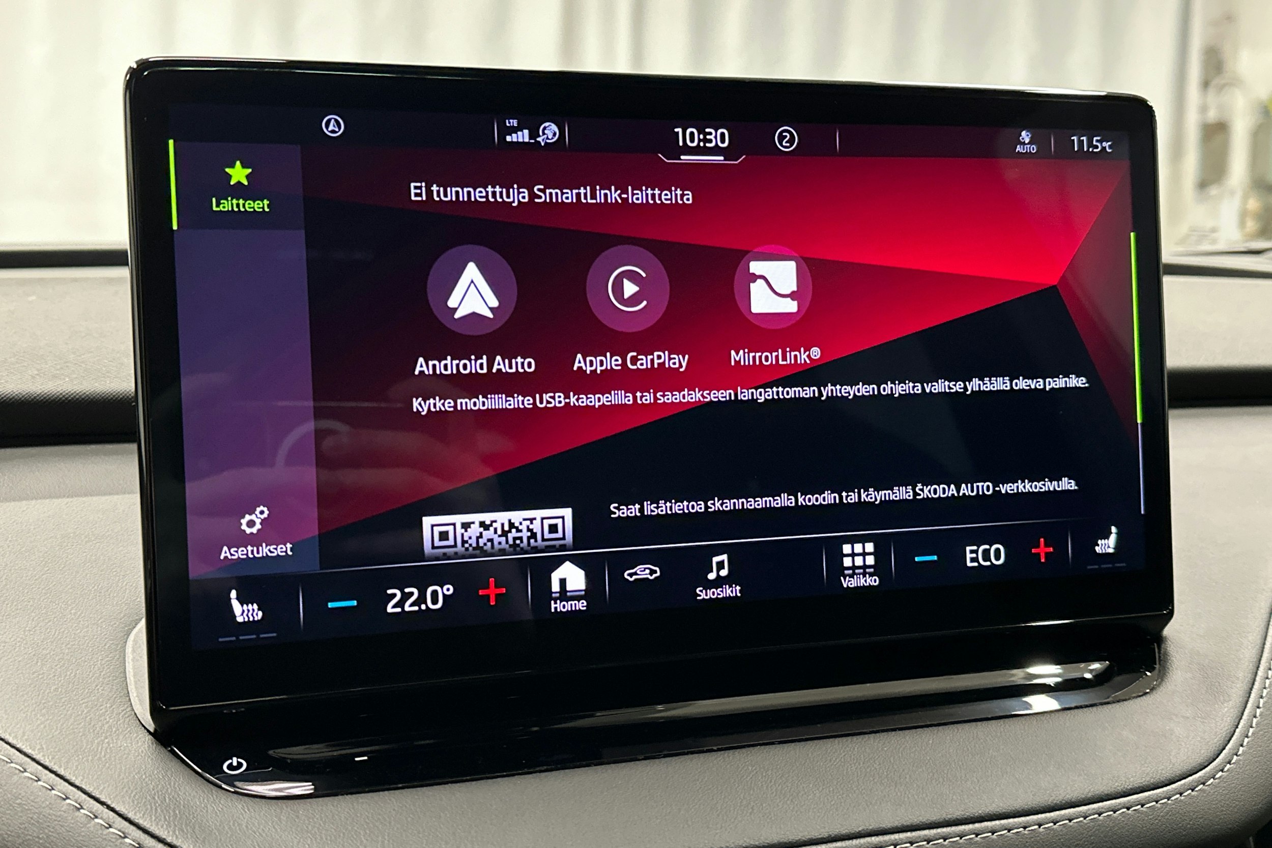 musta Skoda Enyaq 2022 kuva 26.