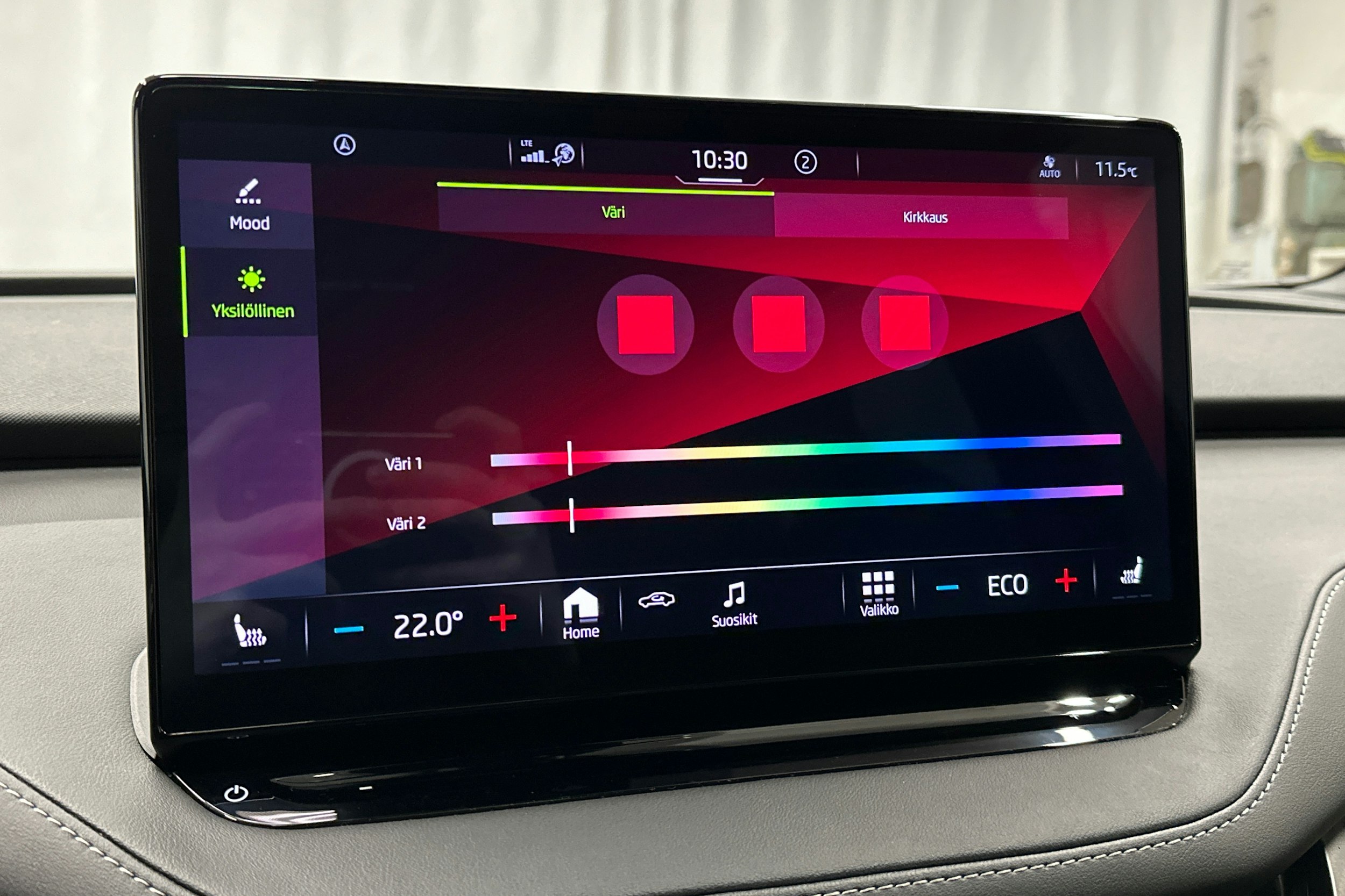 musta Skoda Enyaq 2022 kuva 28.