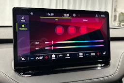 musta Skoda Enyaq 2022 kuva 28.