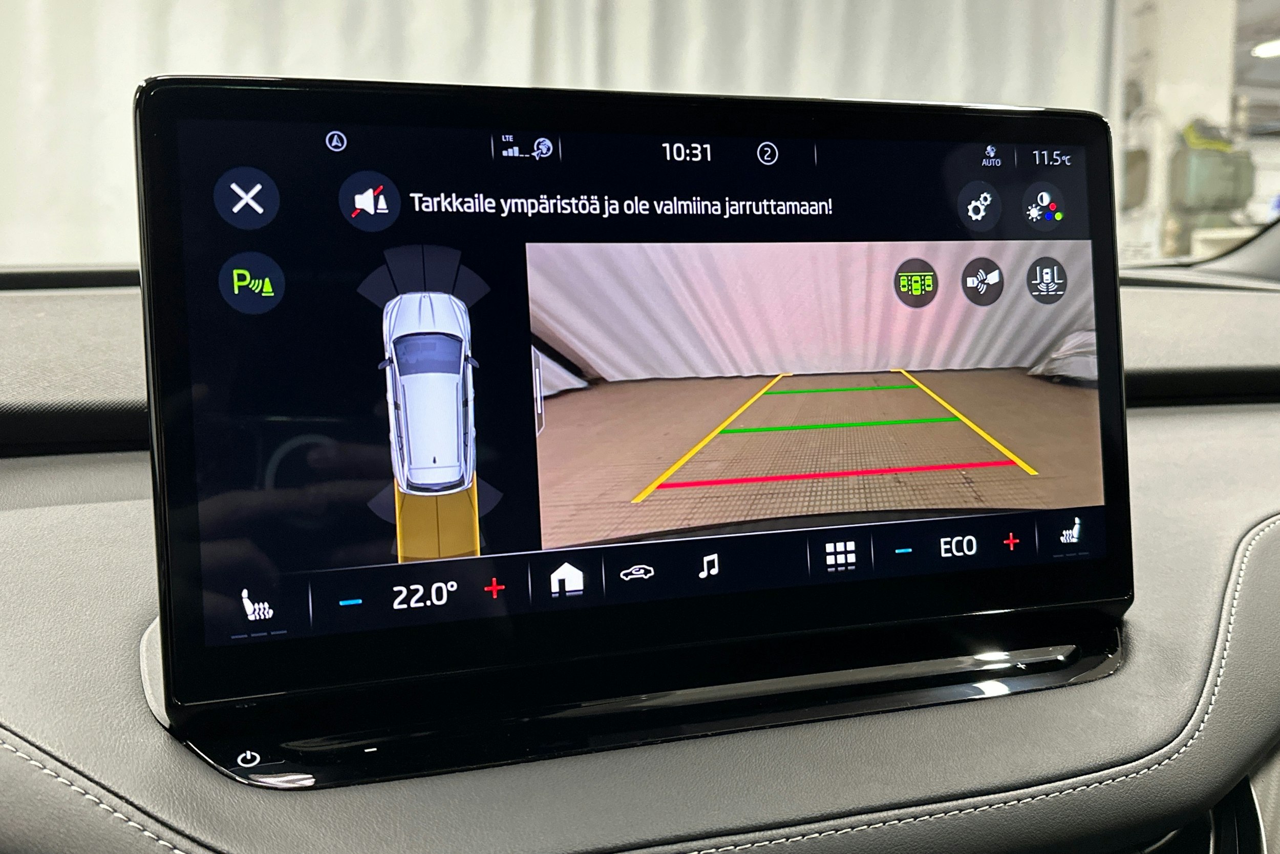 musta Skoda Enyaq 2022 kuva 29.