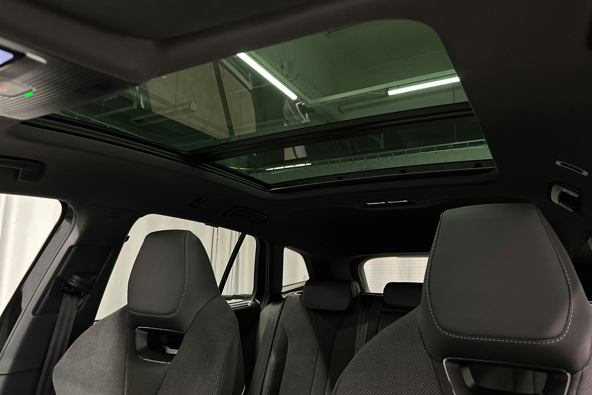 musta Skoda Enyaq 2022 kuva 32.