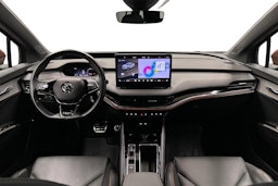 musta Skoda Enyaq 2022 kuva 9.