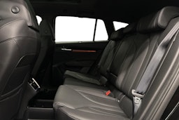 musta Skoda Enyaq 2022 kuva 10.