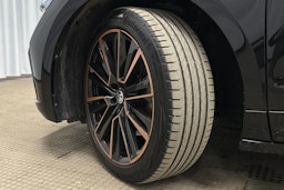 musta Skoda Enyaq 2022 kuva 13.