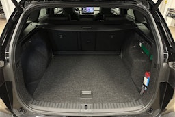 musta Skoda Enyaq 2022 kuva 14.